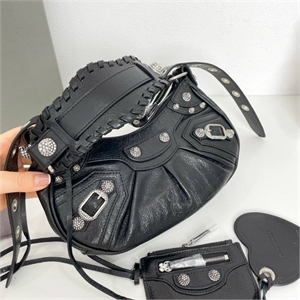 {{productViewItem.photos[photoViewList.activeNavIndex].Alt || productViewItem.photos[photoViewList.activeNavIndex].Description || 'Сумка BALENCIAGA'}}