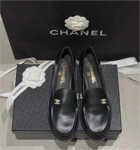 {{productViewItem.photos[photoViewList.activeNavIndex].Alt || productViewItem.photos[photoViewList.activeNavIndex].Description || 'Лоферы CHANEL'}}