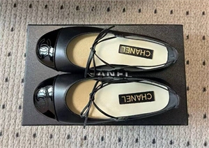 {{productViewItem.photos[photoViewList.activeNavIndex].Alt || productViewItem.photos[photoViewList.activeNavIndex].Description || 'Балетки CHANEL'}}