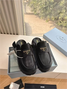{{productViewItem.photos[photoViewList.activeNavIndex].Alt || productViewItem.photos[photoViewList.activeNavIndex].Description || 'Мюли PRADA'}}