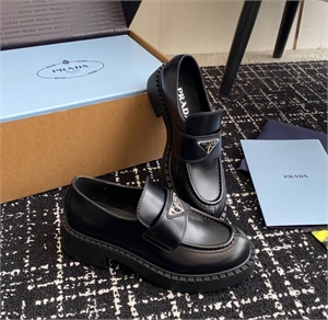 {{productViewItem.photos[photoViewList.activeNavIndex].Alt || productViewItem.photos[photoViewList.activeNavIndex].Description || 'Лоферы PRADA'}}