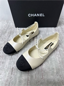 {{productViewItem.photos[photoViewList.activeNavIndex].Alt || productViewItem.photos[photoViewList.activeNavIndex].Description || 'Балетки CHANEL'}}