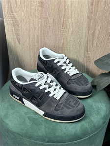 {{productViewItem.photos[photoViewList.activeNavIndex].Alt || productViewItem.photos[photoViewList.activeNavIndex].Description || 'Кеды FENDI'}}