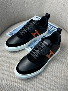 {{productViewItem.photos[photoViewList.activeNavIndex].Alt || productViewItem.photos[photoViewList.activeNavIndex].Description || 'Кеды HERMES'}}