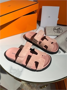 {{productViewItem.photos[photoViewList.activeNavIndex].Alt || productViewItem.photos[photoViewList.activeNavIndex].Description || 'Тапочки HERMES'}}