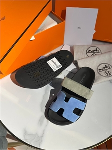 {{productViewItem.photos[photoViewList.activeNavIndex].Alt || productViewItem.photos[photoViewList.activeNavIndex].Description || 'Тапочки HERMES'}}