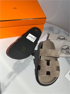 {{productViewItem.photos[photoViewList.activeNavIndex].Alt || productViewItem.photos[photoViewList.activeNavIndex].Description || 'Тапочки HERMES'}}