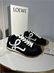 {{productViewItem.photos[photoViewList.activeNavIndex].Alt || productViewItem.photos[photoViewList.activeNavIndex].Description || 'Кроссовки LOEWE'}}