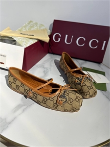 {{productViewItem.photos[photoViewList.activeNavIndex].Alt || productViewItem.photos[photoViewList.activeNavIndex].Description || 'Балетки GUCCI'}}