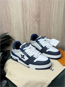 {{productViewItem.photos[photoViewList.activeNavIndex].Alt || productViewItem.photos[photoViewList.activeNavIndex].Description || 'Кроссовки LV'}}