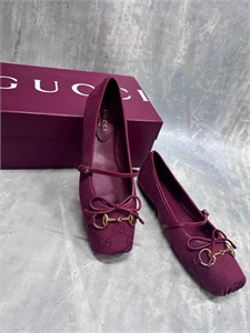 {{productViewItem.photos[photoViewList.activeNavIndex].Alt || productViewItem.photos[photoViewList.activeNavIndex].Description || 'Балетки GUCCI'}}