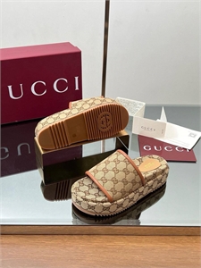 {{productViewItem.photos[photoViewList.activeNavIndex].Alt || productViewItem.photos[photoViewList.activeNavIndex].Description || 'Тапочки GUCCI'}}