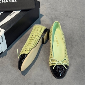 {{productViewItem.photos[photoViewList.activeNavIndex].Alt || productViewItem.photos[photoViewList.activeNavIndex].Description || 'Балетки CHANEL'}}
