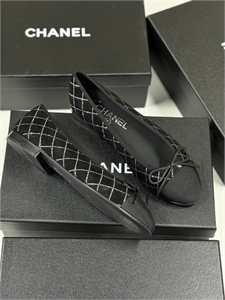 {{productViewItem.photos[photoViewList.activeNavIndex].Alt || productViewItem.photos[photoViewList.activeNavIndex].Description || 'Балетки CHANEL'}}