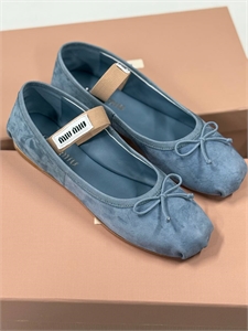 {{productViewItem.photos[photoViewList.activeNavIndex].Alt || productViewItem.photos[photoViewList.activeNavIndex].Description || 'Балетки MIU MIU'}}