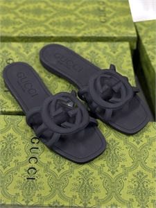 {{productViewItem.photos[photoViewList.activeNavIndex].Alt || productViewItem.photos[photoViewList.activeNavIndex].Description || 'Шлепанцы GUCCI'}}
