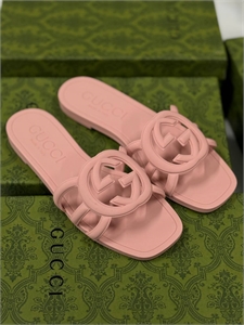 {{productViewItem.photos[photoViewList.activeNavIndex].Alt || productViewItem.photos[photoViewList.activeNavIndex].Description || 'Шлепанцы GUCCI'}}