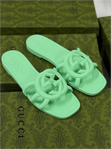{{productViewItem.photos[photoViewList.activeNavIndex].Alt || productViewItem.photos[photoViewList.activeNavIndex].Description || 'Шлепанцы GUCCI'}}