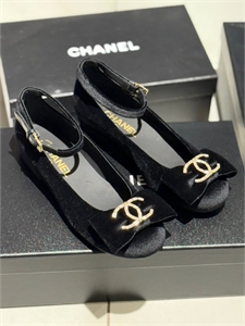 {{productViewItem.photos[photoViewList.activeNavIndex].Alt || productViewItem.photos[photoViewList.activeNavIndex].Description || 'Балетки CHANEL'}}