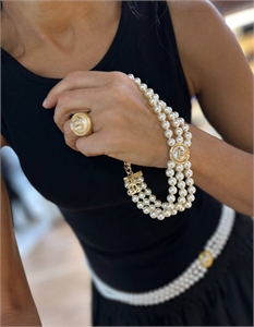{{productViewItem.photos[photoViewList.activeNavIndex].Alt || productViewItem.photos[photoViewList.activeNavIndex].Description || 'Чокер CHANEL'}}