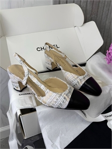 {{productViewItem.photos[photoViewList.activeNavIndex].Alt || productViewItem.photos[photoViewList.activeNavIndex].Description || 'Слингбек  CHANEL'}}