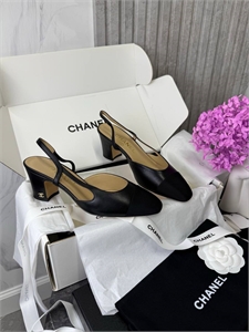 {{productViewItem.photos[photoViewList.activeNavIndex].Alt || productViewItem.photos[photoViewList.activeNavIndex].Description || 'Слингбек  CHANEL'}}