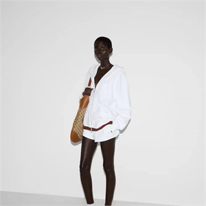 {{productViewItem.photos[photoViewList.activeNavIndex].Alt || productViewItem.photos[photoViewList.activeNavIndex].Description || 'Худи GUCCI'}}