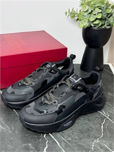 {{productViewItem.photos[photoViewList.activeNavIndex].Alt || productViewItem.photos[photoViewList.activeNavIndex].Description || 'Кроссовки VALENTINO'}}
