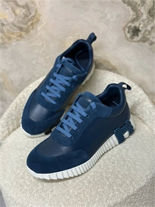 {{productViewItem.photos[photoViewList.activeNavIndex].Alt || productViewItem.photos[photoViewList.activeNavIndex].Description || 'Кроссовки HERMES'}}