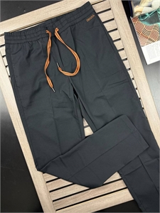 {{productViewItem.photos[photoViewList.activeNavIndex].Alt || productViewItem.photos[photoViewList.activeNavIndex].Description || 'Брюки ZEGNA'}}