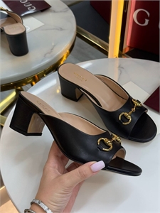 {{productViewItem.photos[photoViewList.activeNavIndex].Alt || productViewItem.photos[photoViewList.activeNavIndex].Description || 'Босоножки GUCCI'}}