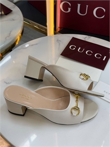 {{productViewItem.photos[photoViewList.activeNavIndex].Alt || productViewItem.photos[photoViewList.activeNavIndex].Description || 'Босоножки GUCCI'}}