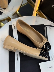 {{productViewItem.photos[photoViewList.activeNavIndex].Alt || productViewItem.photos[photoViewList.activeNavIndex].Description || 'Балетки CHANEL'}}
