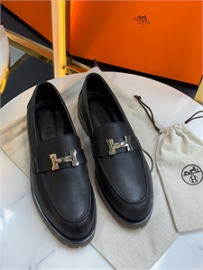 {{productViewItem.photos[photoViewList.activeNavIndex].Alt || productViewItem.photos[photoViewList.activeNavIndex].Description || 'Лоферы HERMES'}}