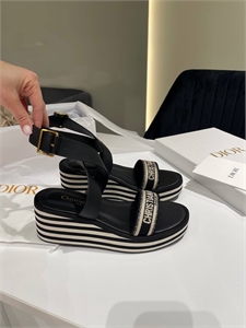 {{productViewItem.photos[photoViewList.activeNavIndex].Alt || productViewItem.photos[photoViewList.activeNavIndex].Description || 'Босоножки DIOR'}}