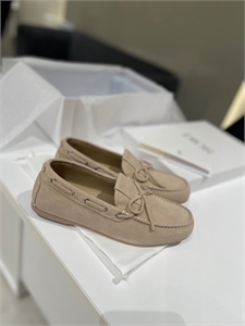 {{productViewItem.photos[photoViewList.activeNavIndex].Alt || productViewItem.photos[photoViewList.activeNavIndex].Description || 'Мокасины DIOR'}}