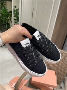 {{productViewItem.photos[photoViewList.activeNavIndex].Alt || productViewItem.photos[photoViewList.activeNavIndex].Description || 'Кеды MIU MIU'}}