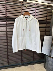 {{productViewItem.photos[photoViewList.activeNavIndex].Alt || productViewItem.photos[photoViewList.activeNavIndex].Description || 'Ветровка KITON'}}