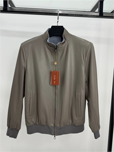 {{productViewItem.photos[photoViewList.activeNavIndex].Alt || productViewItem.photos[photoViewList.activeNavIndex].Description || 'Двухсторонняя куртка LORO PIANA'}}