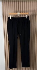 {{productViewItem.photos[photoViewList.activeNavIndex].Alt || productViewItem.photos[photoViewList.activeNavIndex].Description || 'Брюки ZEGNA'}}