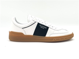 {{productViewItem.photos[photoViewList.activeNavIndex].Alt || productViewItem.photos[photoViewList.activeNavIndex].Description || 'Кеды VALENTINO'}}
