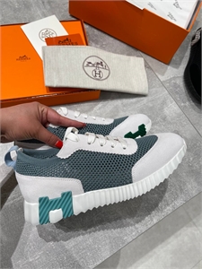 {{productViewItem.photos[photoViewList.activeNavIndex].Alt || productViewItem.photos[photoViewList.activeNavIndex].Description || 'Кроссовки HERMES'}}