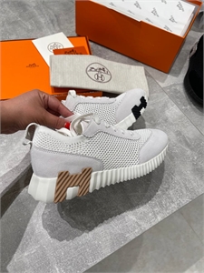 {{productViewItem.photos[photoViewList.activeNavIndex].Alt || productViewItem.photos[photoViewList.activeNavIndex].Description || 'Кроссовки HERMES'}}