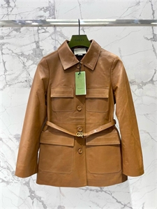 {{productViewItem.photos[photoViewList.activeNavIndex].Alt || productViewItem.photos[photoViewList.activeNavIndex].Description || 'Костюм из кожи  GUCCI'}}