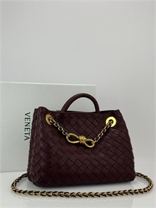 {{productViewItem.photos[photoViewList.activeNavIndex].Alt || productViewItem.photos[photoViewList.activeNavIndex].Description || 'Сумка BOTTEGA VENETA'}}