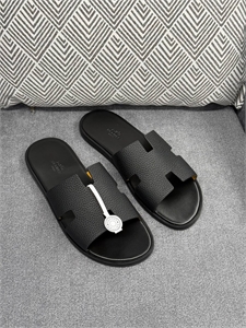 {{productViewItem.photos[photoViewList.activeNavIndex].Alt || productViewItem.photos[photoViewList.activeNavIndex].Description || 'Тапочки Hermes'}}
