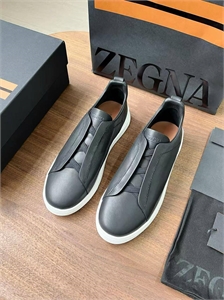 {{productViewItem.photos[photoViewList.activeNavIndex].Alt || productViewItem.photos[photoViewList.activeNavIndex].Description || 'Слипоны ZEGNA'}}