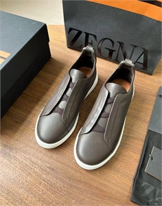 {{productViewItem.photos[photoViewList.activeNavIndex].Alt || productViewItem.photos[photoViewList.activeNavIndex].Description || 'Слипоны ZEGNA'}}