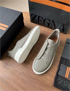 {{productViewItem.photos[photoViewList.activeNavIndex].Alt || productViewItem.photos[photoViewList.activeNavIndex].Description || 'Слипоны ZEGNA'}}
