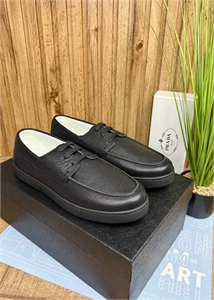 {{productViewItem.photos[photoViewList.activeNavIndex].Alt || productViewItem.photos[photoViewList.activeNavIndex].Description || 'Кеды Prada'}}
